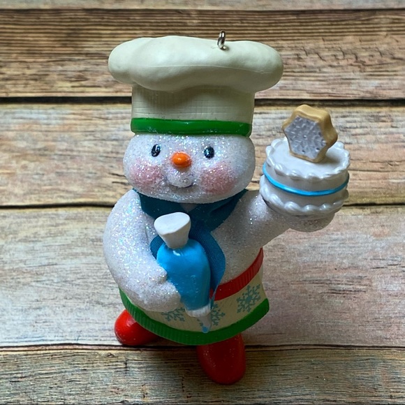 Hallmark Keepsake Ornament Club 2021 Sweet Snowman Baker NWT - Picture 3 of 9